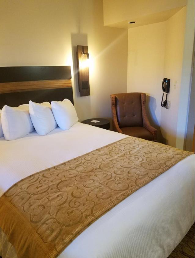 Queen Room interior